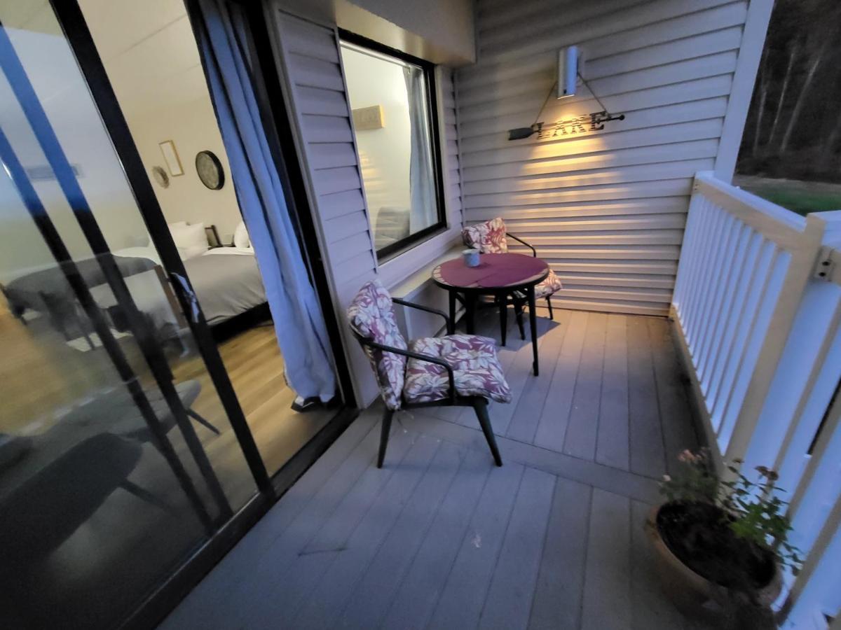 Cedar Lodge Room W/ Lake Views! Laconia Εξωτερικό φωτογραφία